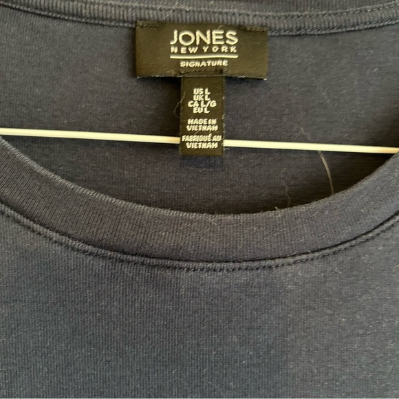 Navy Jones New York Shirt with great accents details on the front of the shirt - Picture 4 of 13